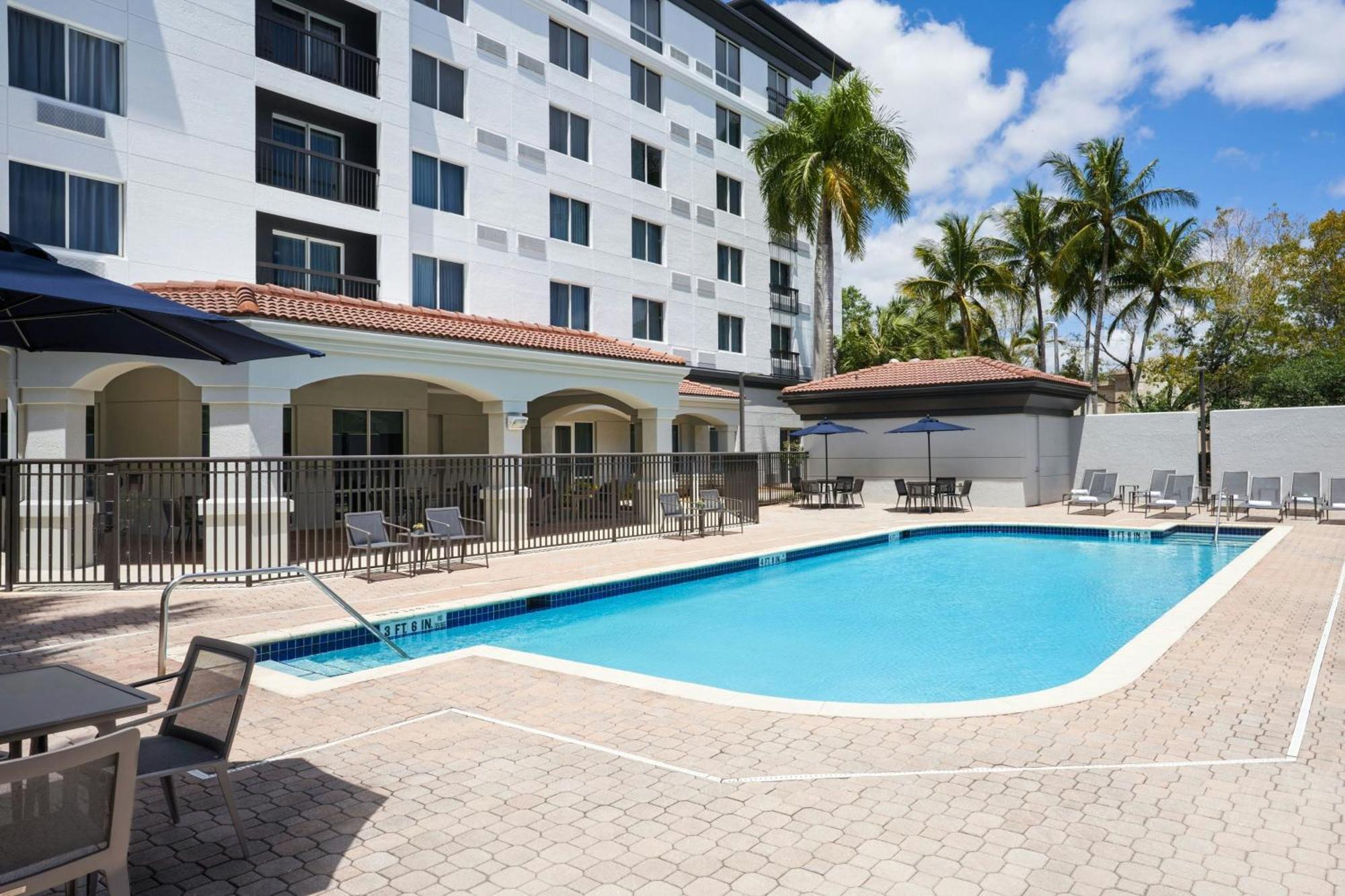 Courtyard By Marriott Fort Lauderdale Weston Exterior photo